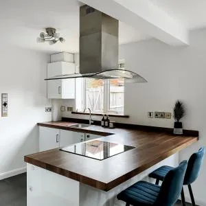 4 bed family home wifi, netflix, parking, close to wicksteed park - Burton Latimer