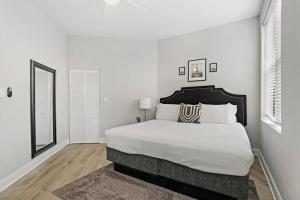 3BR Apt in Logan Square Walkable to Highlights - Central Park S6