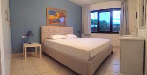 Doras House comfortable apartment with a yard and view