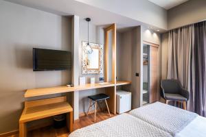 Family Room with City View  room in Agamemnon Hotel