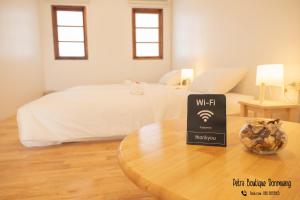 Phòng Hai Giường Đơn Loại Sang (Deluxe Twin Room)