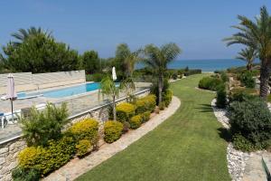 obrázek - Villa Harmonia - 4 Bedroom Luxury Beach Front Villa with Private Pool