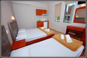 Studio (3 Adults)