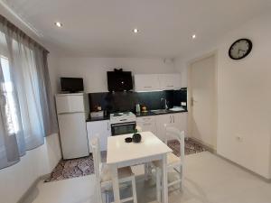 Akis luxury flat