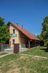 Aranysellő Vendégház - Ubytování bez kategorie ve městě Abádszalók