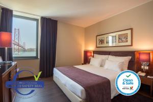 Family Room (2 Adults + 2 Children) room in Vila Gale Opera