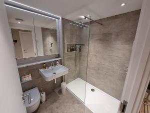 The Danbury, Lower Borough Walls