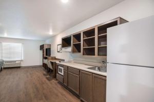 Queen Room with Two Queen Beds and Tub - Accessible/Non-Smoking room in WoodSpring Suites Sulphur LA