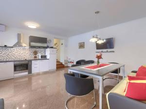 Holiday Home Vrt by Interhome