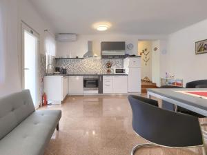 Holiday Home Vrt by Interhome