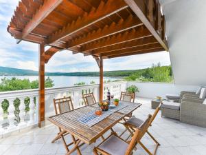 Apartment Valentina-1 by Interhome