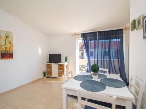 Apartment Lastavica-1 