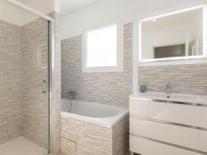 Maisons de vacances Holiday Home La Bruyere by Interhome : photos des chambres