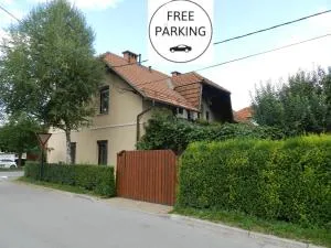 Nice apartment with free car parking, WiFi and bikes for free - Dobrova
