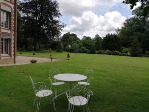 B&B / Chambres d'hotes Suite E Andre Le Domaine Des Jardins De Bracquetuit : photos des chambres