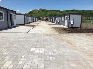 GLAMTAINER COURT - 雷京