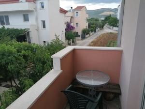 Apartman with Adriatic view "Biočić"