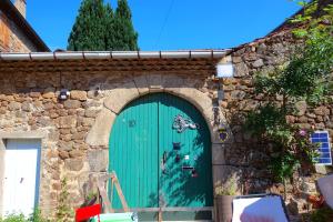 Tentes de luxe La Ferme De Chenevier, La Roulotte Fleurie 2/4pers : photos des chambres