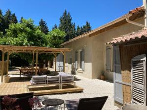 Appartements Mas neuf de Romanin : Mas Provencal Familial : photos des chambres