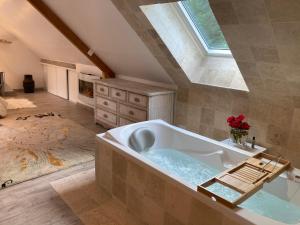 Maisons d'hotes A 2 heures de Paris, Loft Romantique de 55 m2 en pleine nature entre campagne et mer : photos des chambres