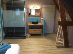 Maisons d'hotes La Colliniere : Chambre Double avec Salle de Bains Privative