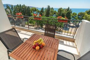 Mikas Seaview Apartments