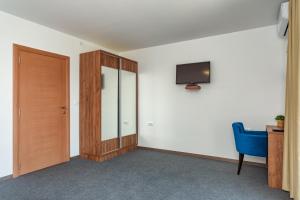 Mikas Seaview Apartments