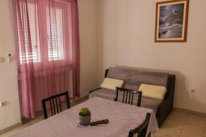 Apartment in Mundanije with terrace, air conditioning, WiFi (4912-2)