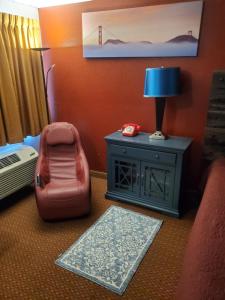 Americana Inn Motel - image 2