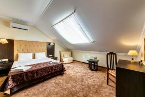 Standard Double Room - Attic room in Oscar Hotel