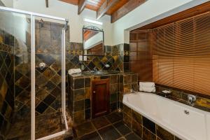 Mongena Private Game Lodge