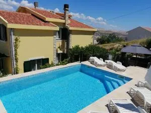 Family apartments Grguric - باغ
