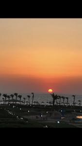 Cozy sunny ground chalet with terrace-Ras Sudr