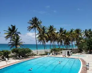 KASA Ocean Breeze - Cabana Studio Apartment BEACHFRONT CONDO POOL - Parque