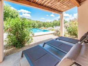 Maisons de vacances Wonderful Holiday Home in Vaison la Romaine with Pool : photos des chambres