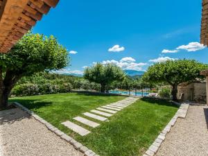 Maisons de vacances Wonderful Holiday Home in Vaison la Romaine with Pool : photos des chambres