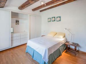 Maisons de vacances Holiday Home in Saint Laurent de Carnols : photos des chambres