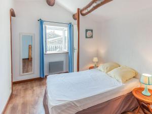 Maisons de vacances Holiday Home in Saint Laurent de Carnols : photos des chambres