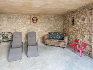 Maisons de vacances Holiday Home in Saint Laurent de Carnols : photos des chambres