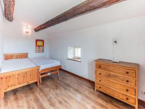 Maisons de vacances Holiday Home in Saint Laurent de Carnols : photos des chambres