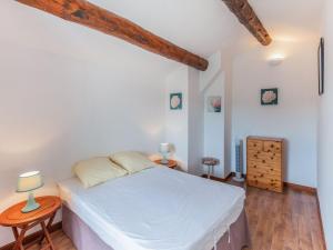 Maisons de vacances Holiday Home in Saint Laurent de Carnols : photos des chambres