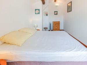 Maisons de vacances Holiday Home in Saint Laurent de Carnols : photos des chambres