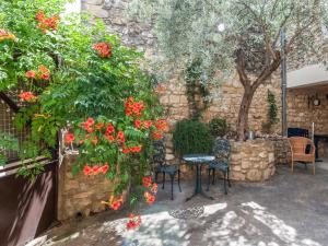 Maisons de vacances Lovely house with terrace in the Gard : photos des chambres