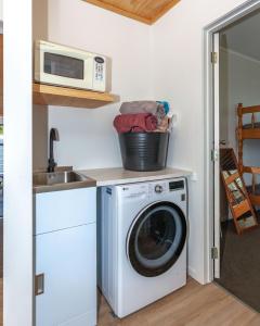 Our Kiwi Whanga Bach - Whangamata Holiday Home