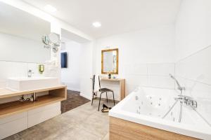 Hotel Velden - 24 Checkin Zimmer im Zentrum