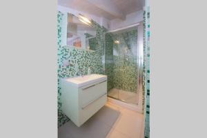 Apartment Viole, cozy atticin the old town next to the lake