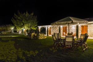 OpenSea Villa Private beach & tennis court
