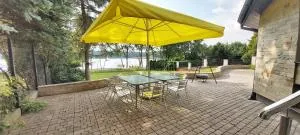 Dom przy lini brzegowej Jezioraka - 伊拉华