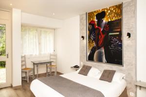 Hotels Logis Hotel Restaurant Du Lion D'argent Et Des Tanneries : Chambre Double - Vue sur Jardin