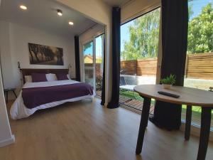 Acero y Piedra Apartamentos con jardín privado
